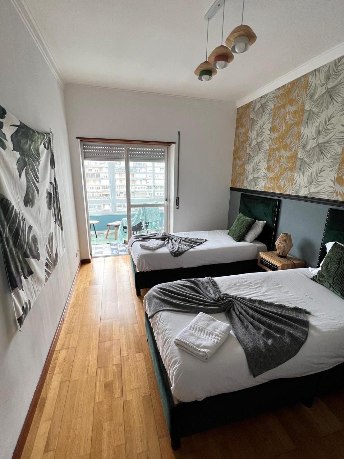 Cozy Apartment In Central Almada W Swing Chairs Exterior photo
