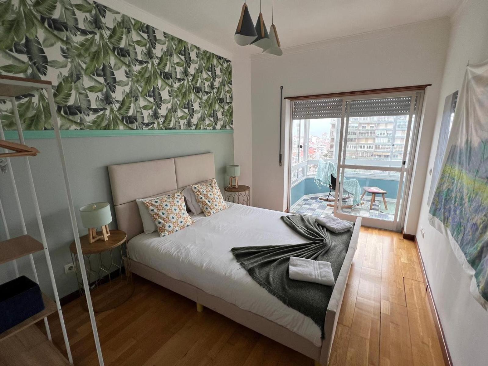 Cozy Apartment In Central Almada W Swing Chairs Exterior photo
